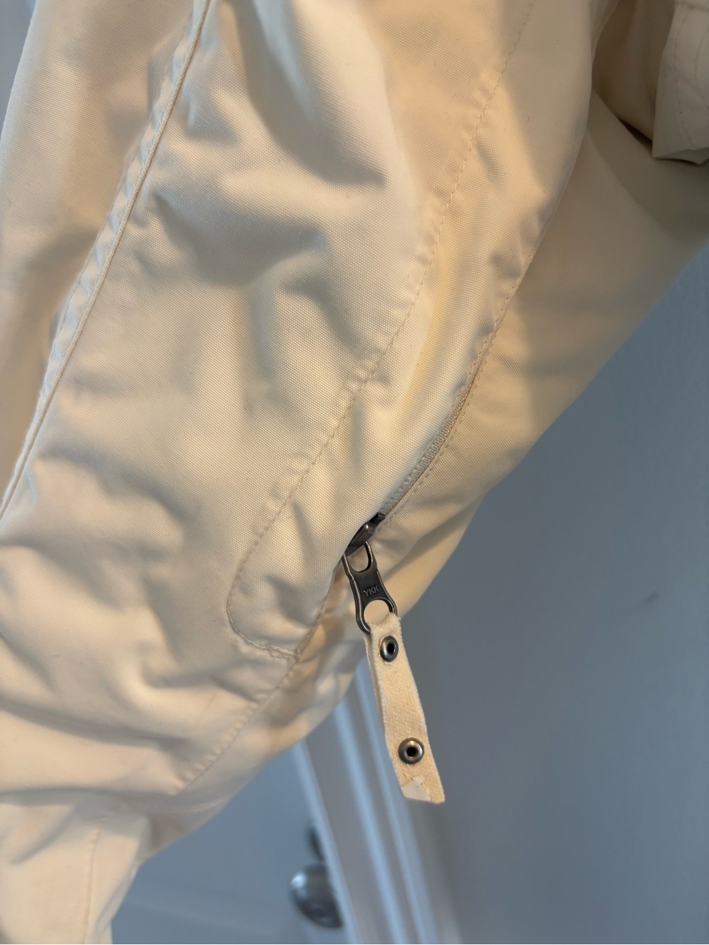 The North Face Women's White Hooded Snow Winter Jacket - Picture 5 of 10